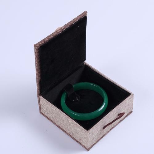 鄭州首飾盒廠家淺談首飾盒對(duì)商品的作用