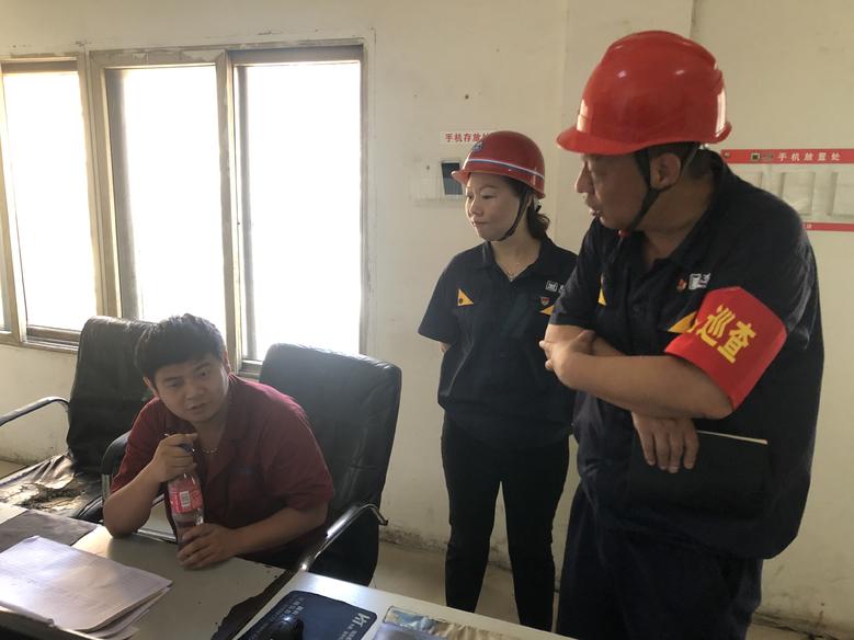 公司開展安全隱患落實(shí)情況專項(xiàng)檢查3.jpg 公司開展安全隱患落實(shí)情況專項(xiàng)檢查3.jpg